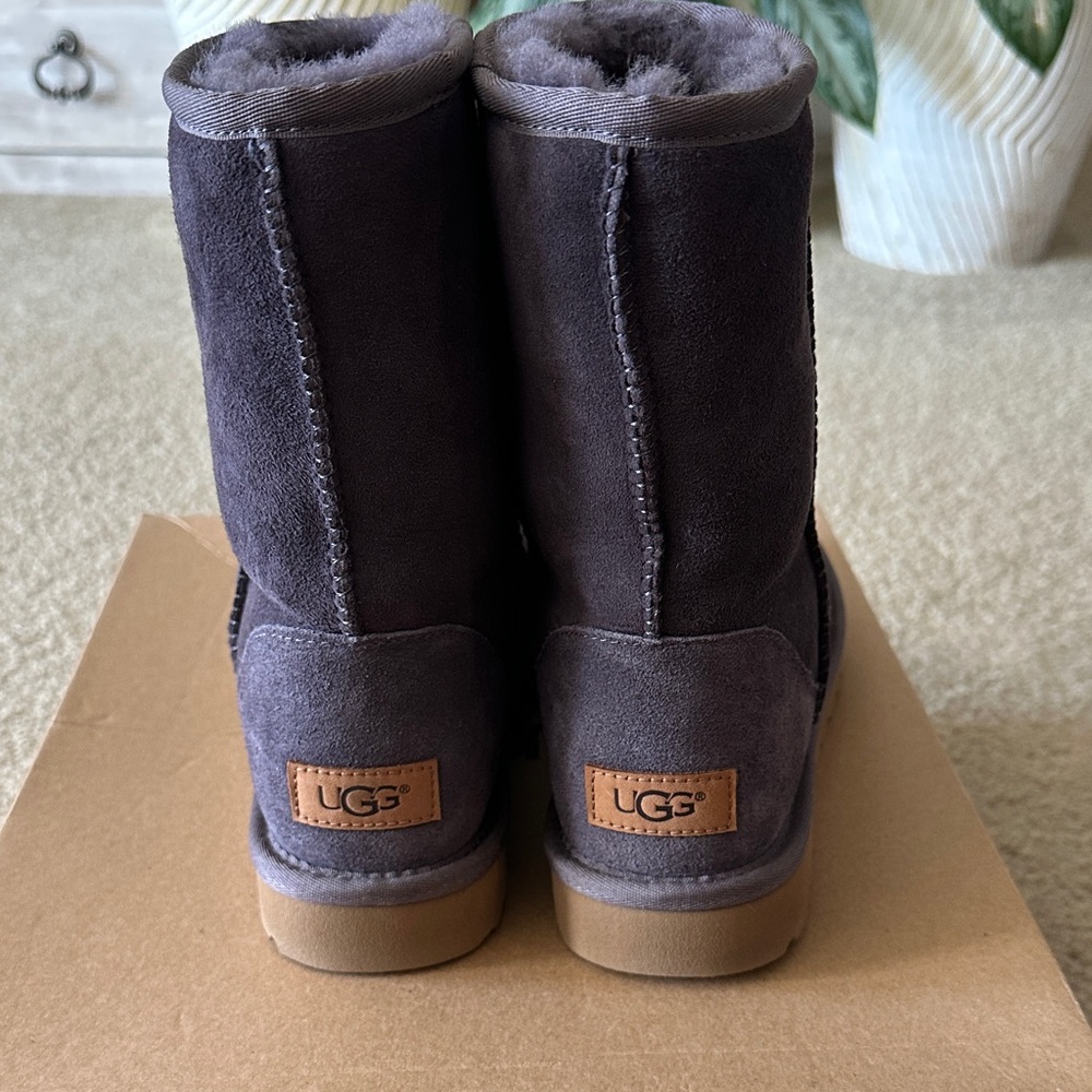 UGG women’s boots - Picture 4 of 10